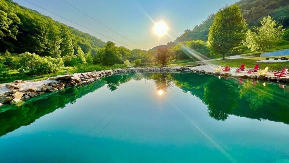 Harpers Ferry Cabin | Longview Lodge 6 Bedrooms with Hot Tub & Swimming Pond, firepit, & pool table