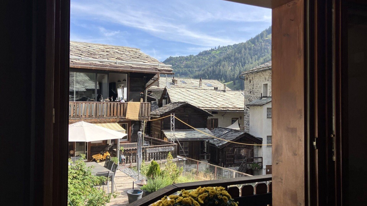 St. Niklaus Ski Chalet | Lonyˋs Wanderlust: Your Alpine Base Camp in the Heart of St. Niklaus