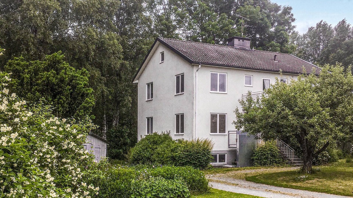 Vrigstad Apartment | Look forward to a fishing vacation in a historic place near the lake, Rusken