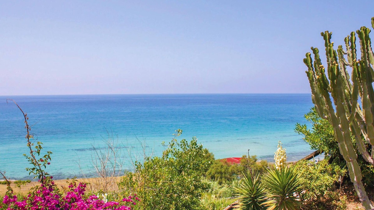 Sellia Marina Apartment | Look forward to a beautiful view of the countryside on vacation in this vacation apartment.