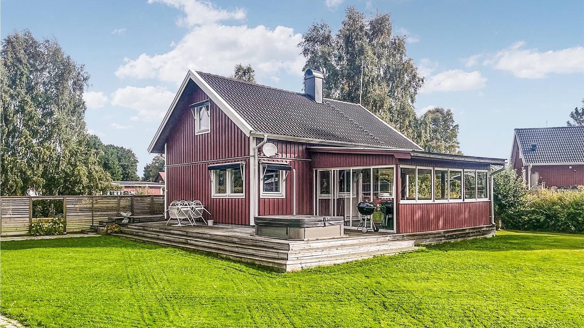 Helde House | Look forward to a relaxing vacation close to nature in this beautiful vacation home!