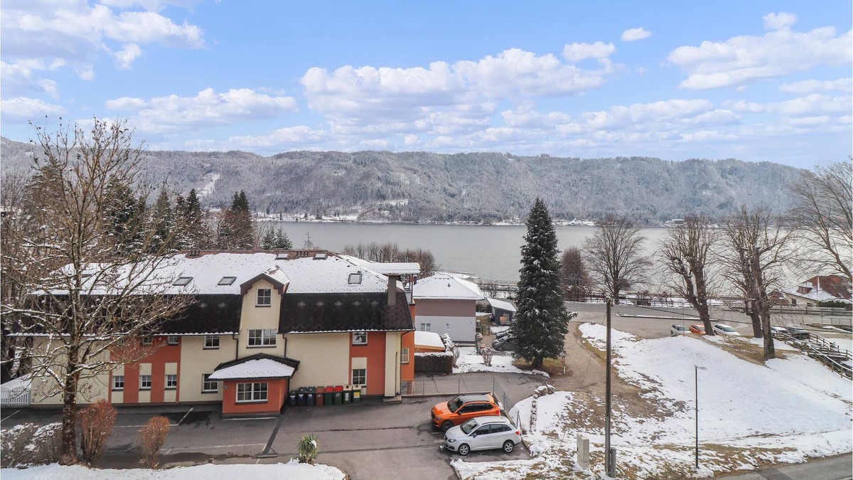 Sattendorf Apartment | Look forward to a vacation near the lake in this inviting vacation rental.