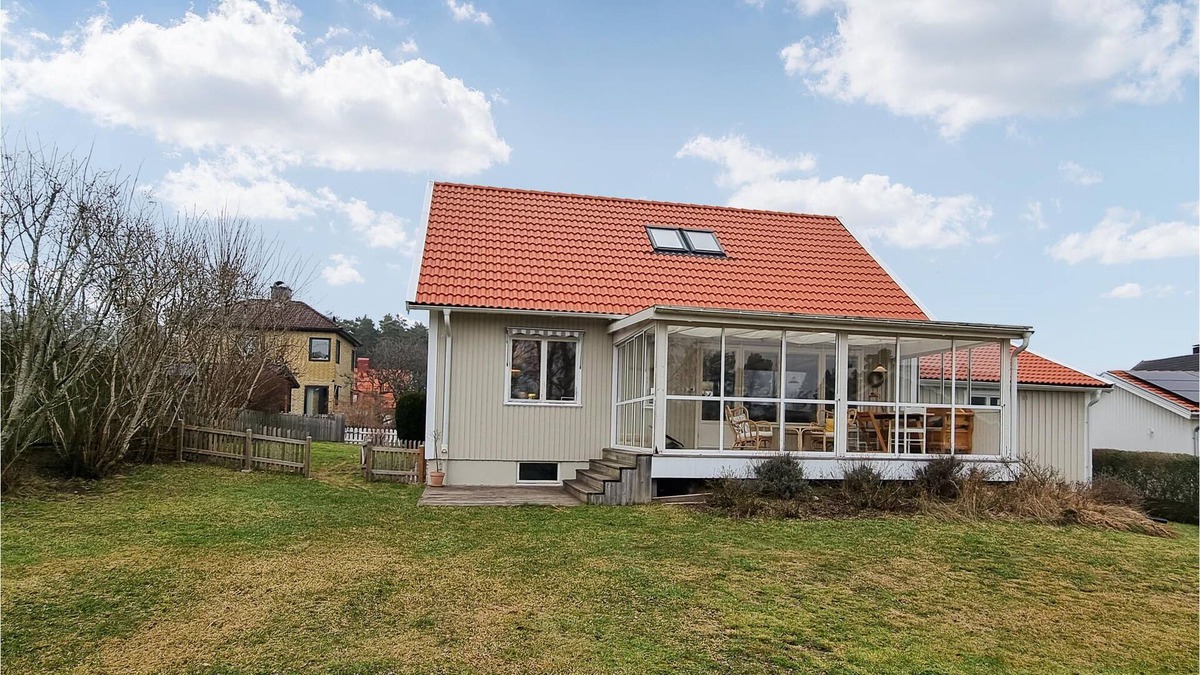 Jonkoping House | Look forward to a wonderful vacation with the whole family in this inviting vacation home.