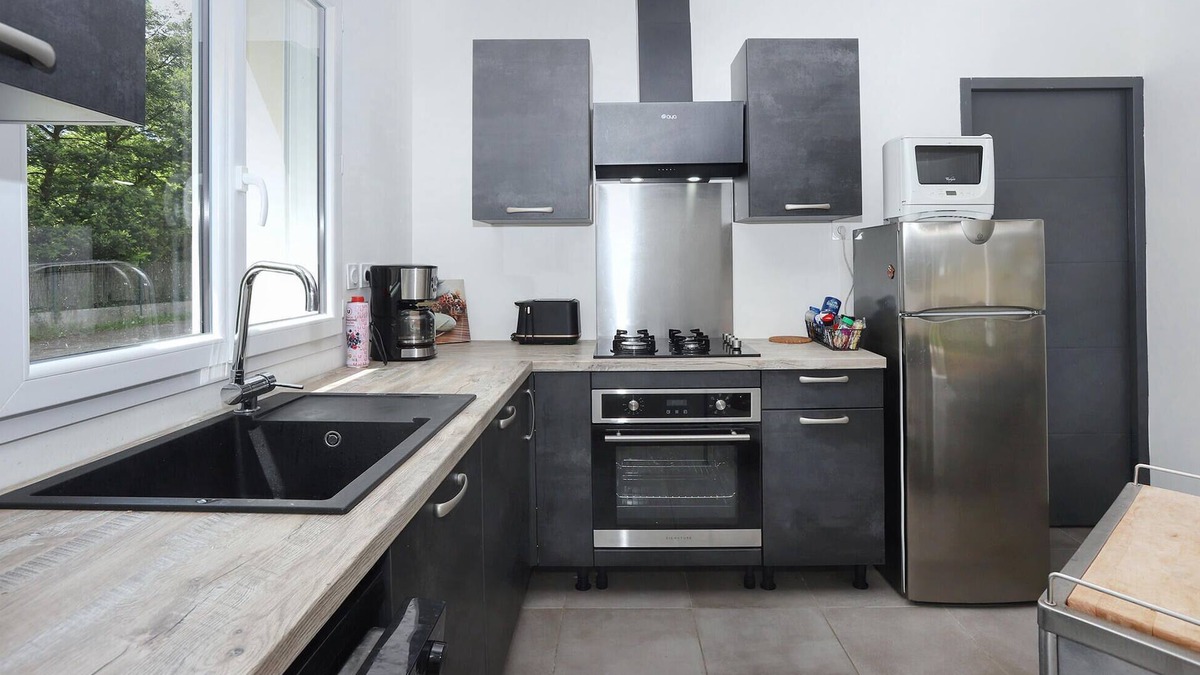 Chauve House | Look forward to a wonderful break in beautiful surroundings in this cozy vacation home.