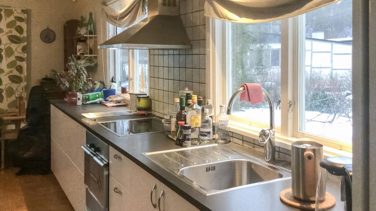 Hagernas House | Look forward to an active family vacation in this cottage in quiet Viggbyholm by lake Rönningesjön