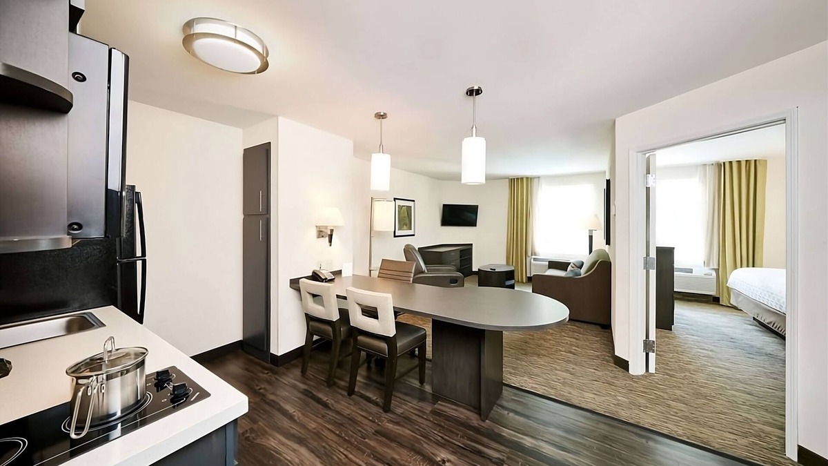 Mount Laurel Hotel | Look No Further! Free Parking, Pets Allowed, Short Drive to Liberty Bell Center