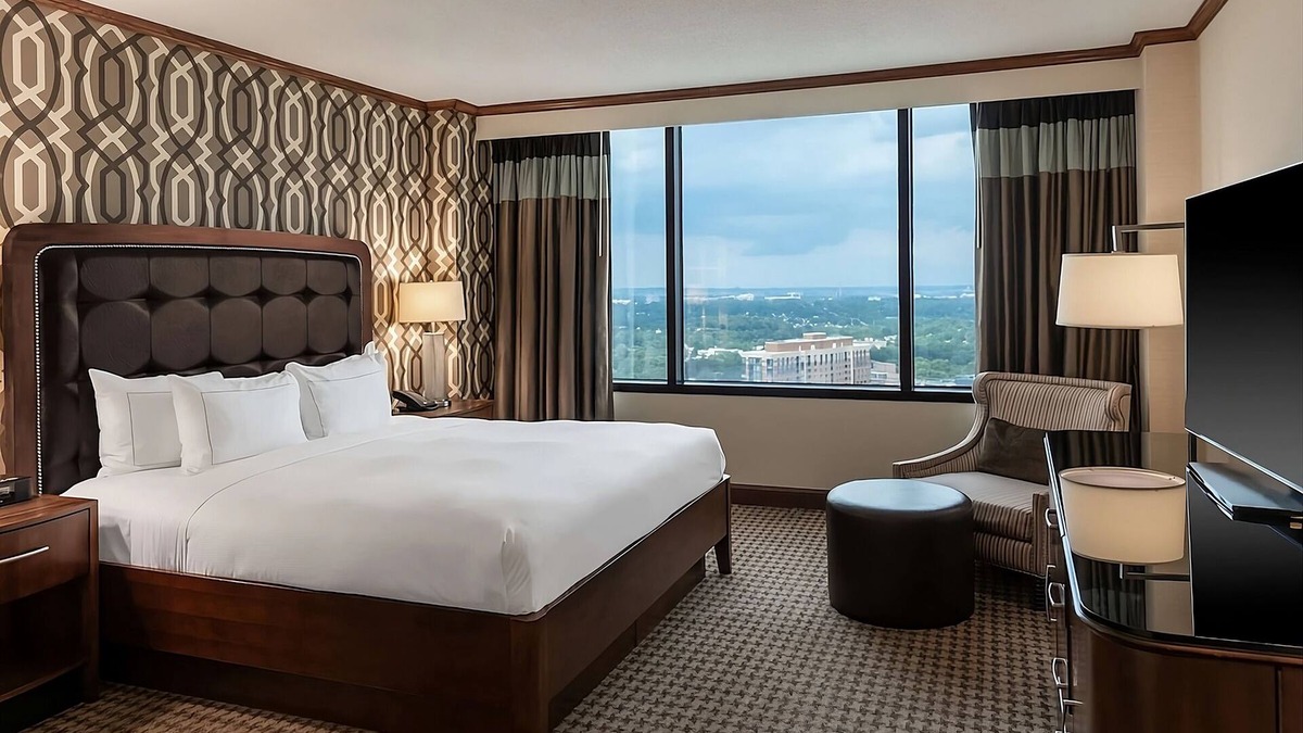 Alexandria West Hotel | Look No Further! 2 Comfortable Units, Indoor and Outdoor Pool, Parking Onsite!
