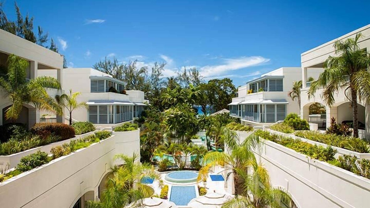 Hastings Hotel | Look No Further! 2 Spacious Units w/Balcony! Close to Bay Street Esplanade!