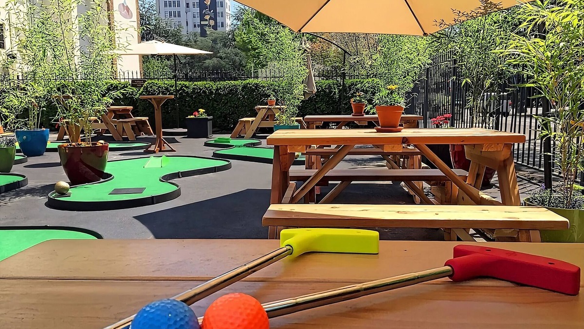 Goose Hollow Hotel | Look No Further! 3 Pet-friendly Units, Onsite Pop-Up Cinema and Mini-golf!