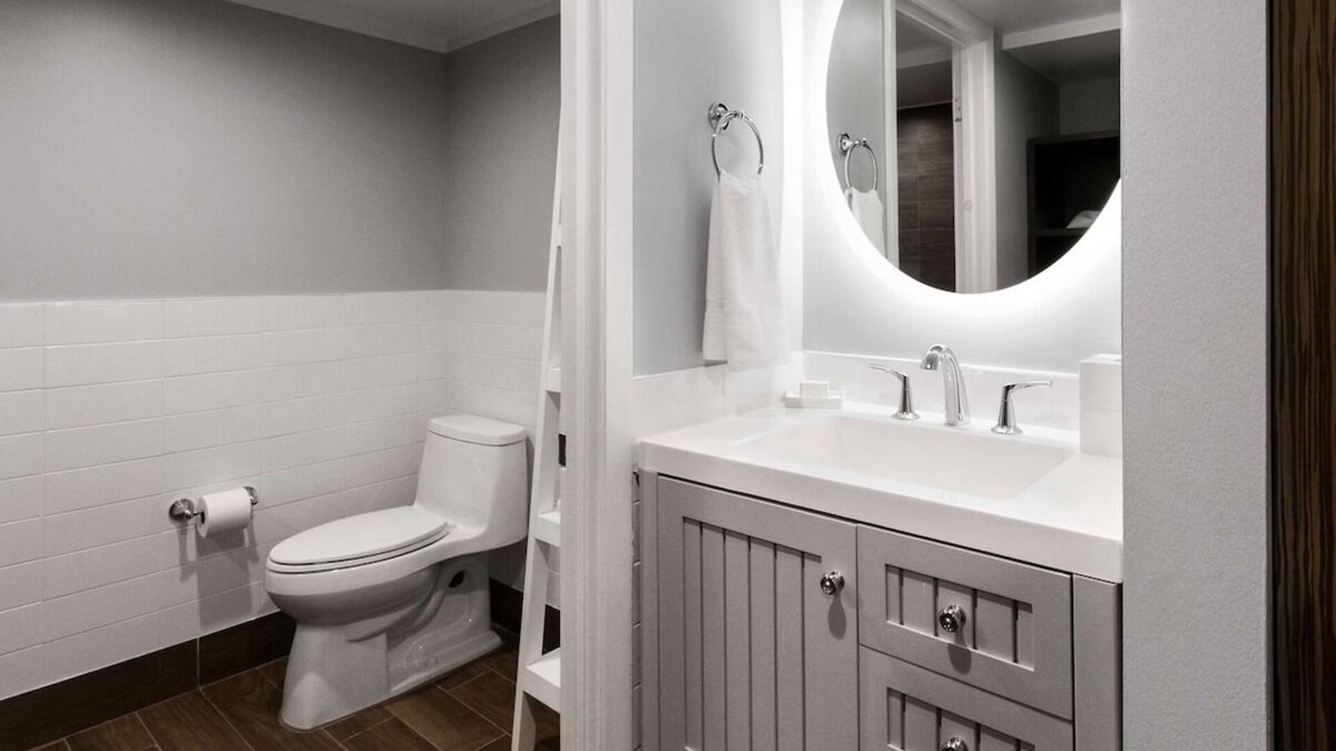 Marathon Resort | Look No Further! Free Parking, Pets Allowed, Onsite Pool, Near Seven Mile Bridge