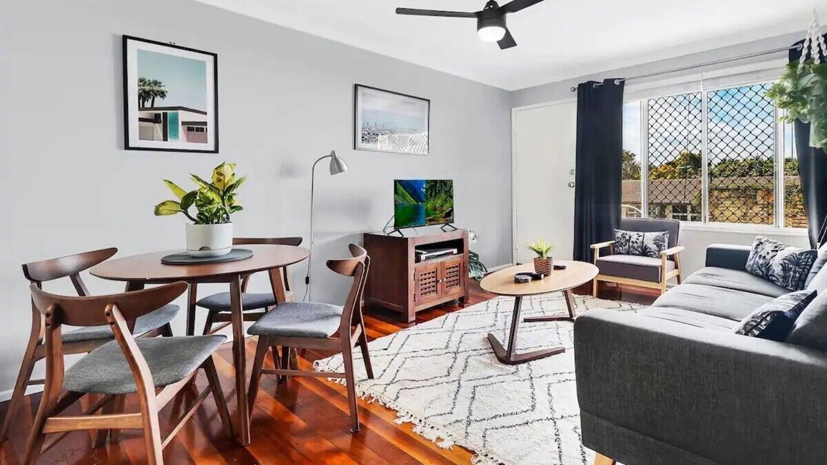Annerley Apartment | Look no further than this stunning 2BR property in the heart of Annerley, QLD.