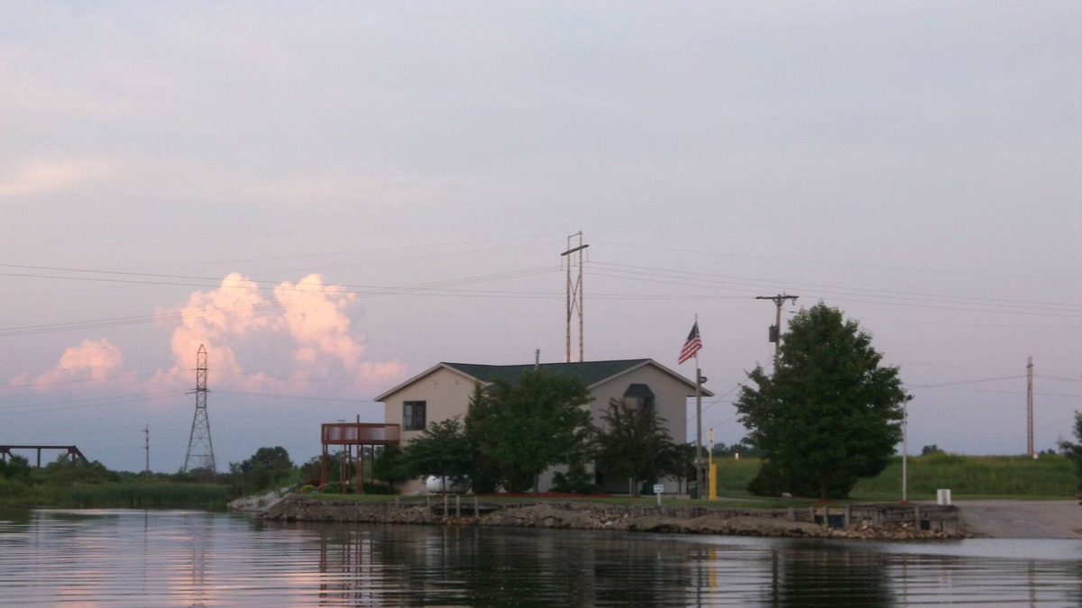 Muskegon House | Look no further, this location has it all, including private boat launch