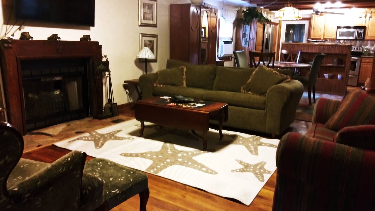 Bacliff Cottage | Look No Further! Very Charming. 2 Miles From Kemah BoardWalk. Pet Friendly!