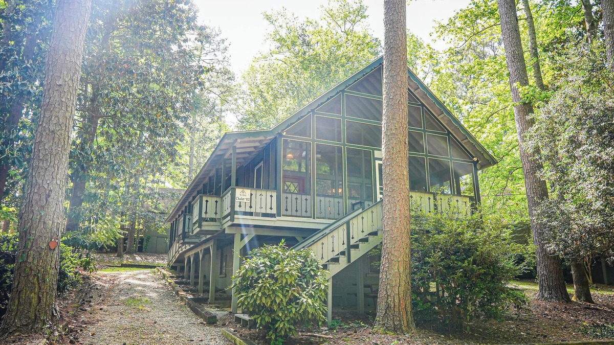 Pine Mountain Ski Chalet | Look no further! Your family will love this chalet with optional meeting room!