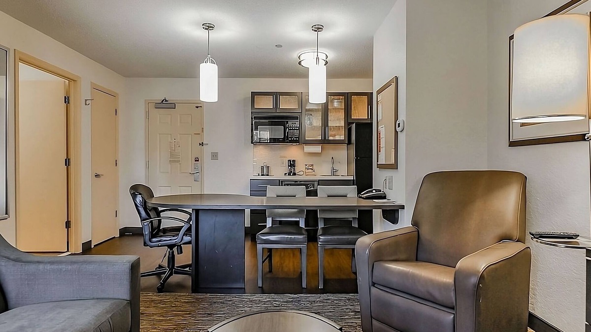 Mount Laurel Hotel | Look No More! Free Parking, Pets Allowed, Short Drive to Liberty Bell Center