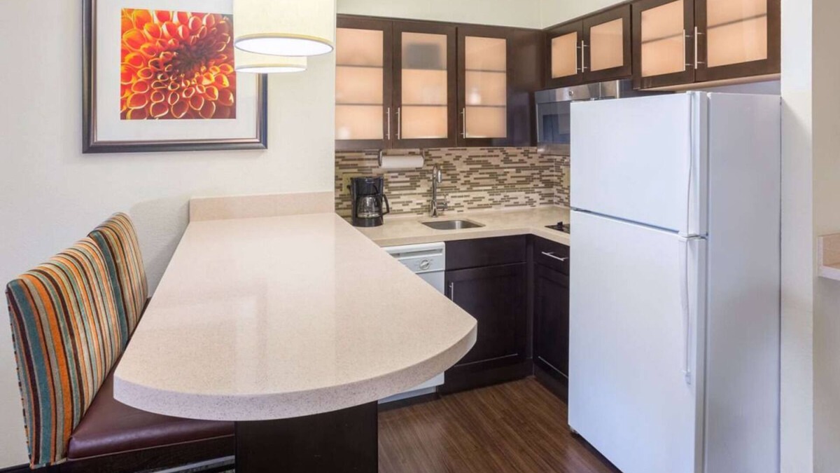 Dunwoody Apartment | Look No More! Contemporary 1BR Suite with Full Kitchen, Pets are Welcome!