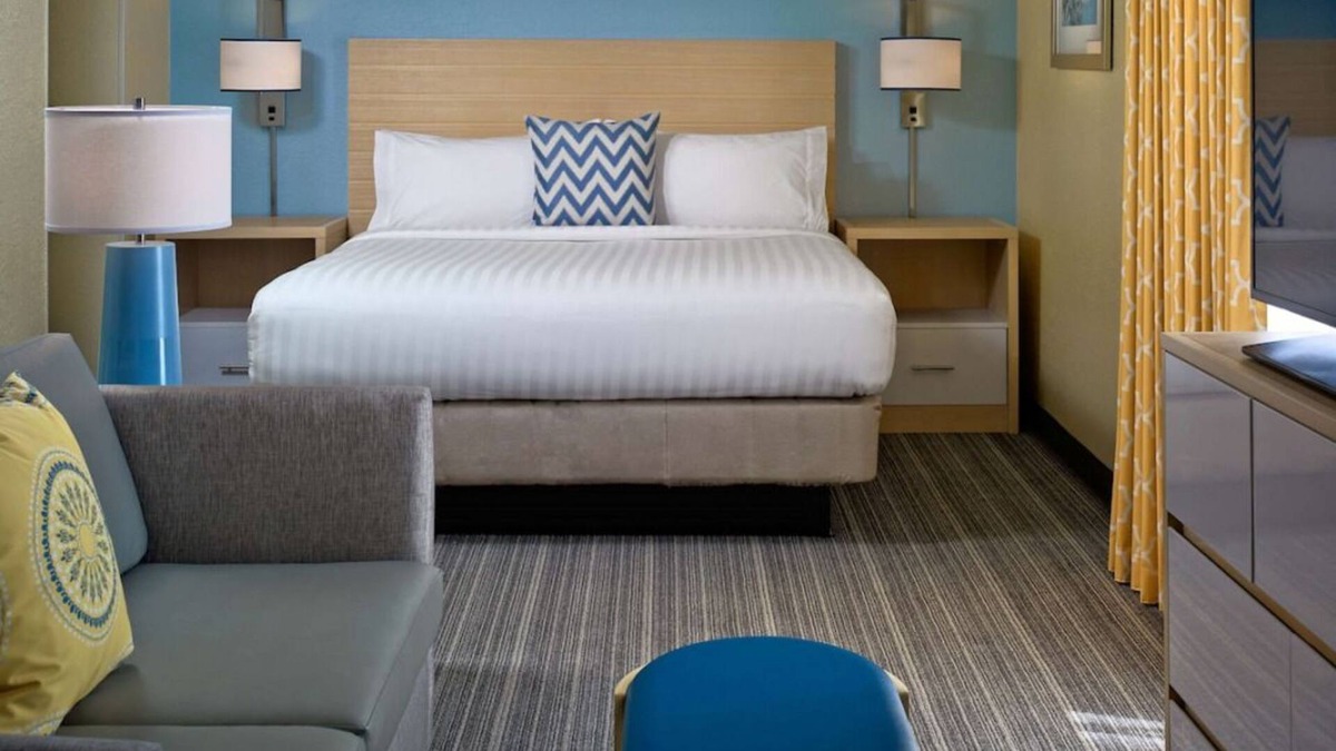 White Station House | Look No More! Outdoor Pool, Pets Allowed Near Children's Museum of Memphis!