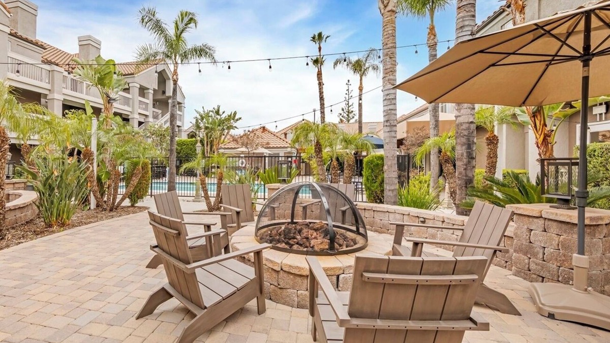 Chatsworth Hotel | Look No More! Three Family-friendly Suites with Kitchens, Pool, Free Breakfast!