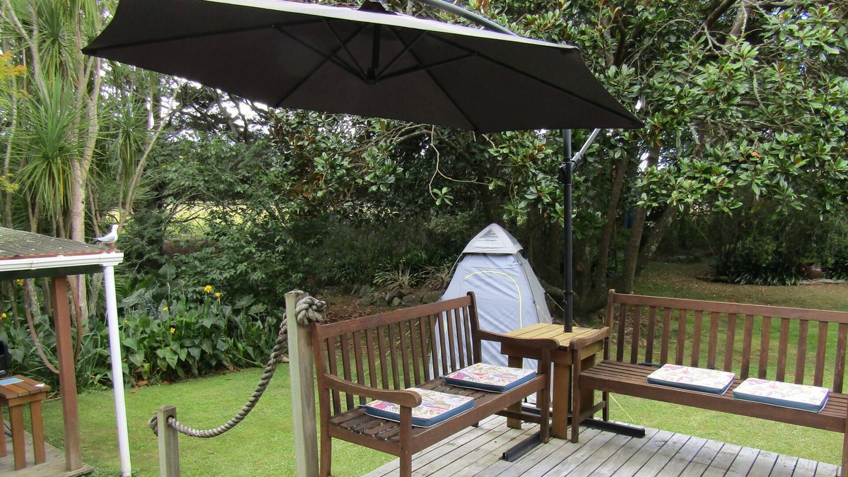 Kaipara Flats Cabin | Looking for a glamping experience with a difference? Try the Magnolia Room.