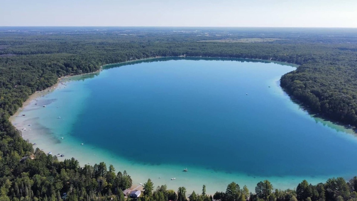 Hillman House | Looking for a great family getaway in Northern Michigan? This place has it all!