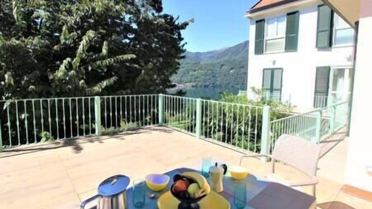 Pettenasco Apartment | Looking for a lake view, potrai rilassarti sulla terrazza ammirando il lago