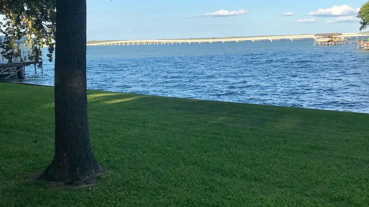 StarCrest Estates House | Looking for a QUIET lakeside getaway?