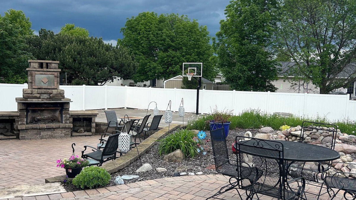Little Chute House | Looking for guests for THE DRAFT. Great location 20 minutes from Green bay!