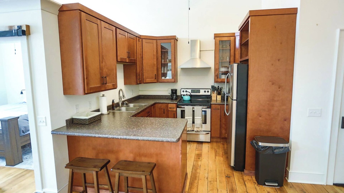 Monroe Apartment | Lookout Loft over the Monroe Square