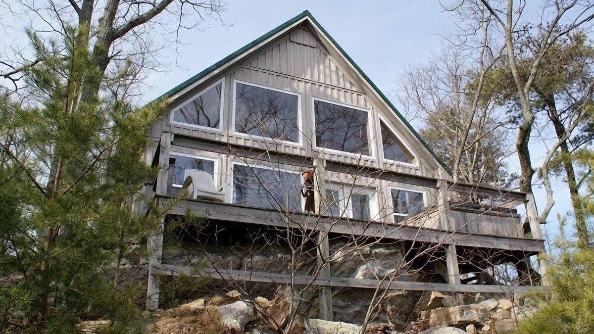 Rising Fawn Cabin | LOOKOUT MOUNTAIN CLEAN & COZY CABIN/GREAT VIEWS/HOT TUB, HIKING, PET FRIENDLY