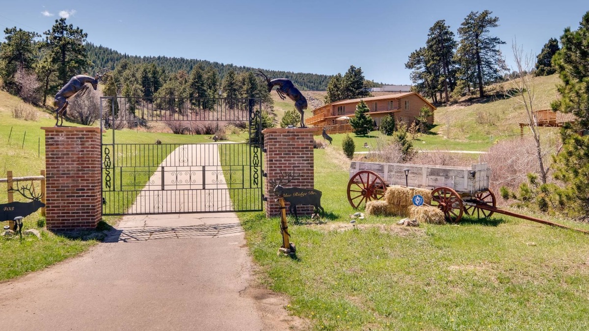 Mount Vernon Cabin | Lookout Mountain, Log cabin Golden, Wedding venue, Red Rock concerts, skiing