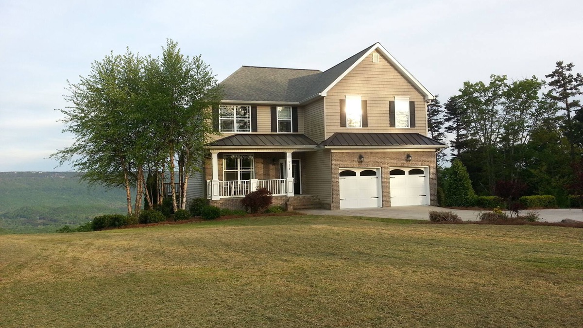Trenton House | Lookout Mountain & Valley Views. Close to 3 Event Venues on Sand Mountain, GA.