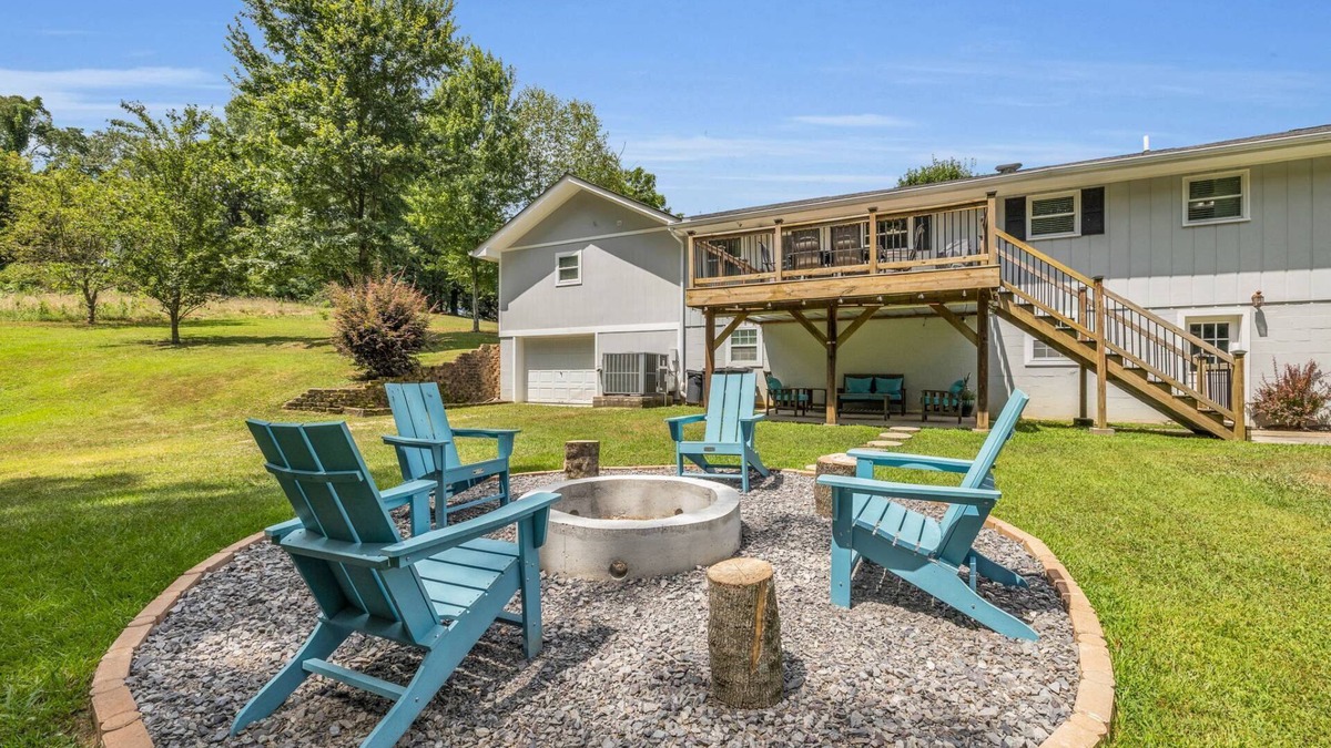 Chickamauga House | Lookout Mountain Vista | 4 Bedroom Home on 3 acres | 12 miles Cloudland Canyon & Chattanooga