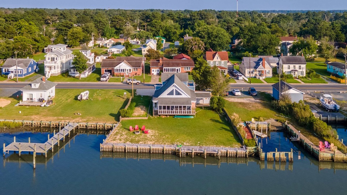 Chincoteague House | Lookout on Main - Your Waterfront Wonderland!