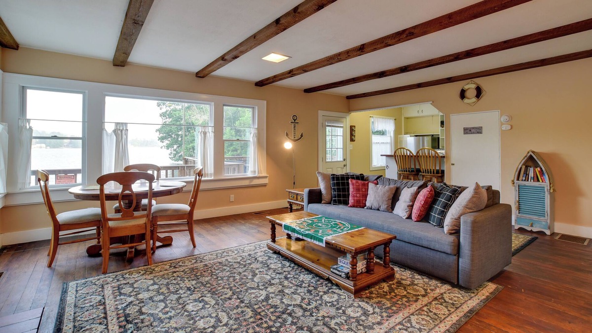 Scottsburg Cottage | Loon Lake Hideaway w/ Kayaks & Fishing Gear!