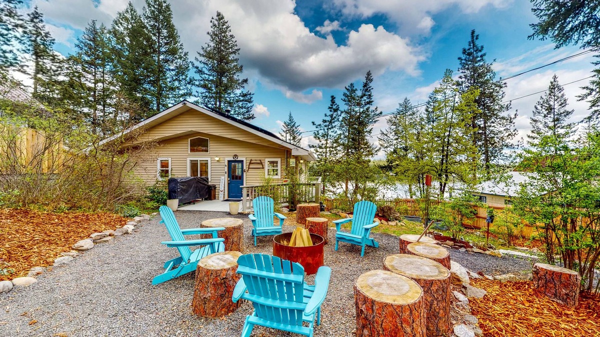 Loon Lake Cabin | Loon Lake Home & Cabins w/ Firepit, Kayaks, & Dock