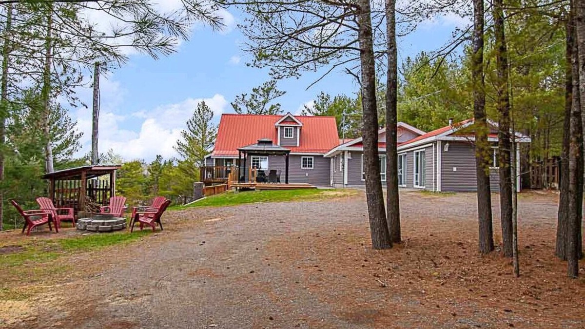 French River Cottage | Loon Lookout - Beautiful Waterfront Cottage w/Sauna, Amazing Views, AC, Wi-Fi