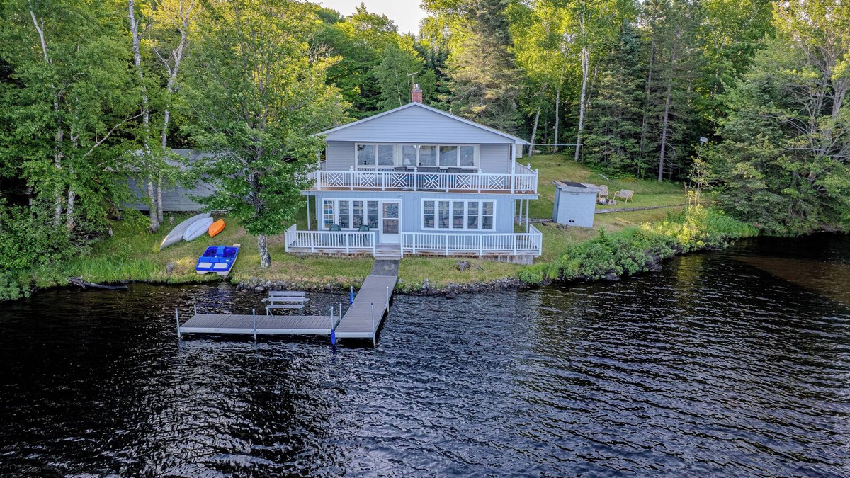 Michigamme House | Loon's Cove: Just listed! A Peaceful Autumn Lakeside Retreat