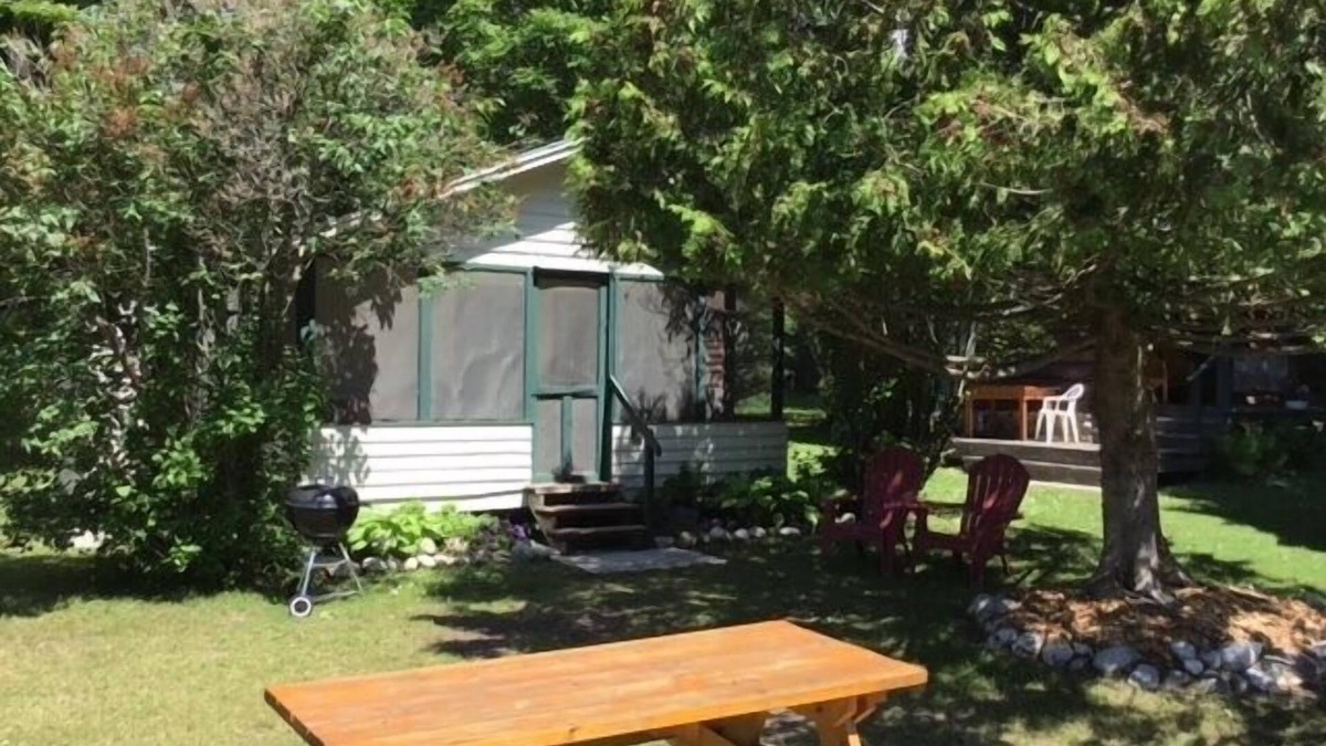 Cedarville Cabin | Loon's Nest Cabin - Les Cheneaux Landing