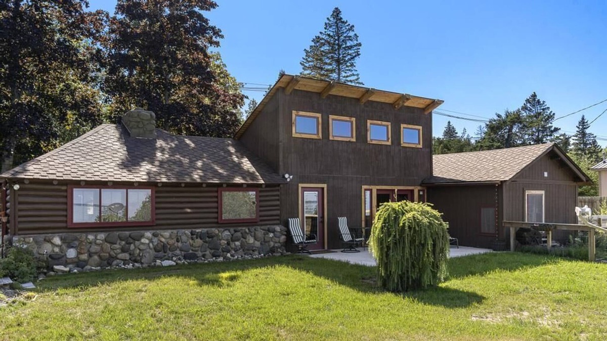 Cheboygan Cabin | Loons Lodge - Lake Huron, sandy beach, sleeps 8