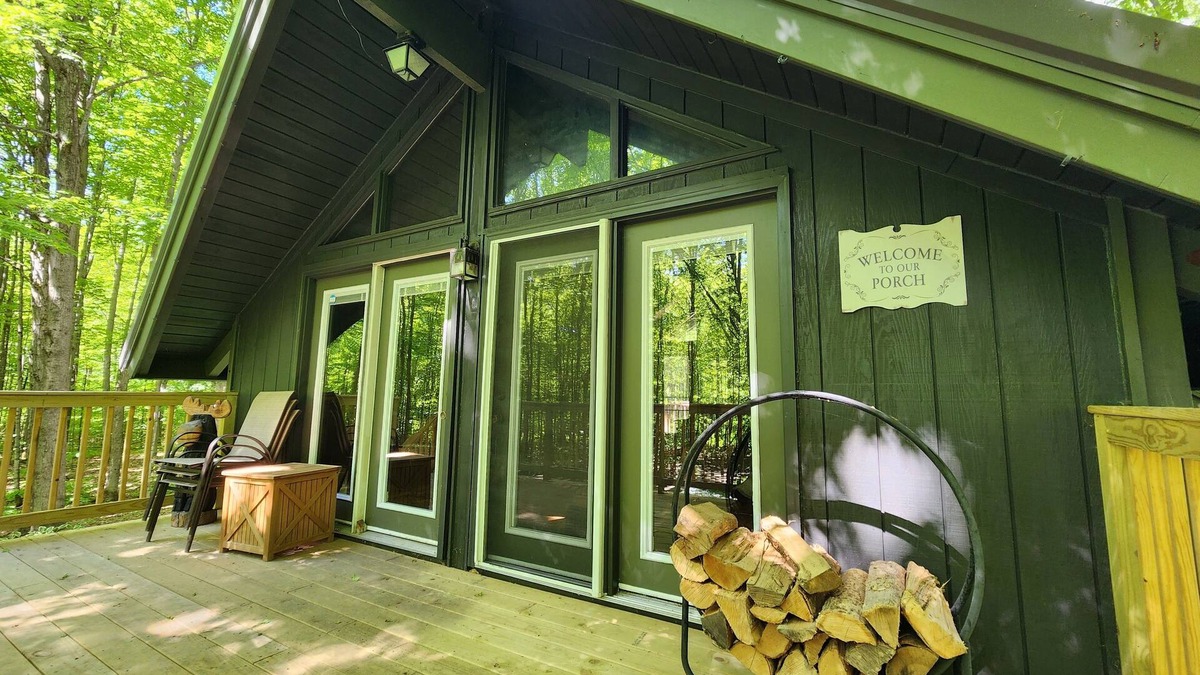 Elmira Cabin | Loose Moose Lodge - Lakes of the North
