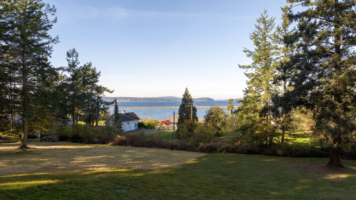 Lopez Island House | Lopez Island, Pebbles on Bayshore #308