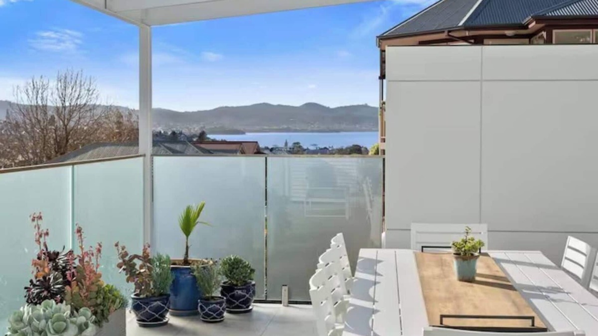 Sandy Bay Villa | Lord Street Villa Spacious Comfort and River Views