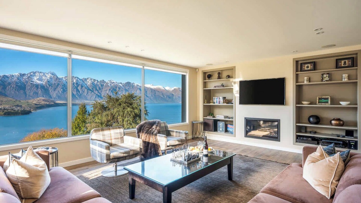 Fernhill Apartment | Lordens 1- Free Parking, Hot Tub, AC, Fireplace