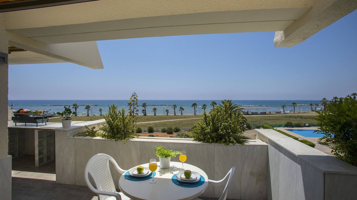 Oroklini Apartment | Lordos Sunshore Beachfront Suite