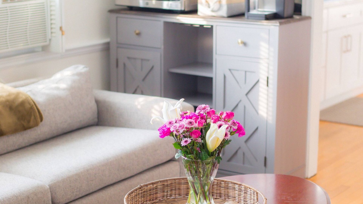 Stratford House | Lordship Charmer HAS IT ALL! Comfortable stay, accessible, family friendly!