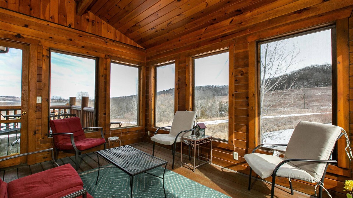 Dubuque Cabin | Lorelei Cabins Edelweiss