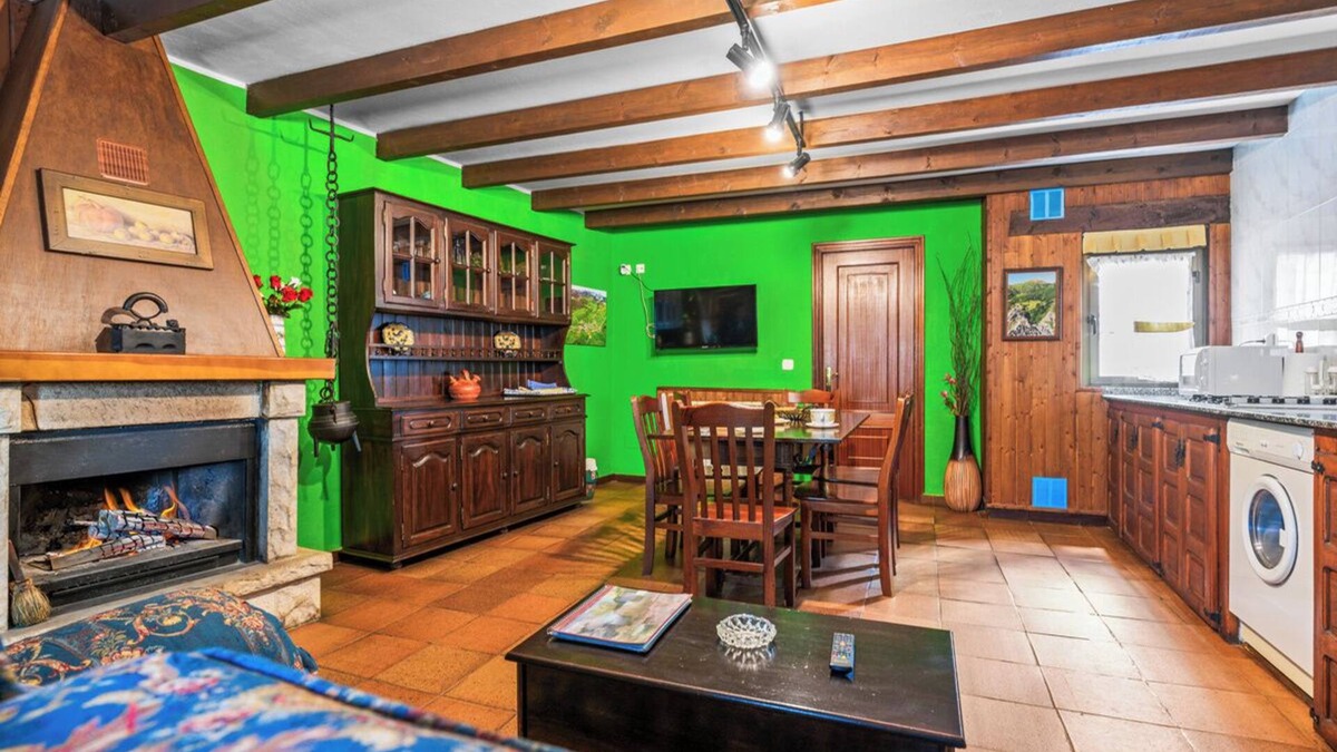 Caunedo Apartment | Lorences Rural Apartments with mountain views for 5 people