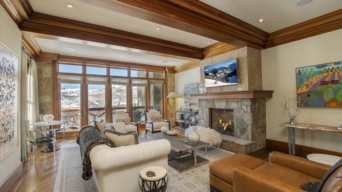 Mountain Village House | Lorian 4 Luxurious Ski-In Ski-Out Resort Condo - 4Bd, 3.5 Ba - Sleeps 12