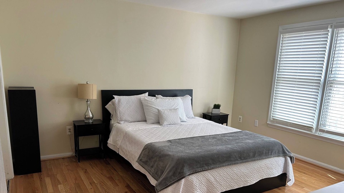 Lorton House | Lorton 4beds 2.5 bath VRE