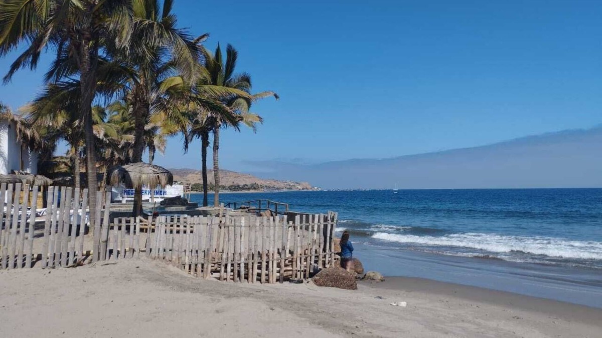 Veintiseis de Octubre Hotel | Los Almendros Mancora